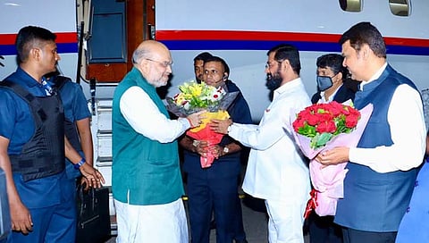 काल रात्री केंद्रीय गृहमंत्री अमित शहा यांचे मुंबई विमानतळावर आगमन झाल्यावर मुख्यमंत्री एकनाथ शिंदे आणि उपमुख्यमंत्री देवेंद्र फडणवीस यांनी त्यांचे स्वागत केले.