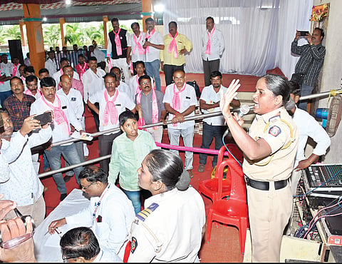 प्राथमिक शिक्षक बँकेची वार्षिक सर्वसाधारण सभा : गोंधळच, पण संयमी !