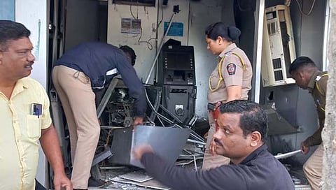एटीएम फोडले