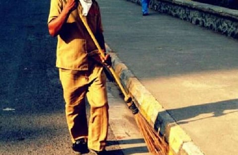 स्वच्छ मार्ग हीच ‘श्री’ची सेवा; गणेशोत्सवादरम्यान रस्तेसफाई करणार्या कर्मचार्यांच्या भावना
