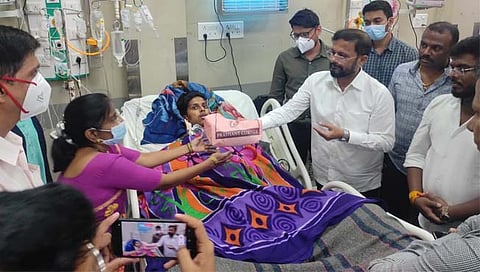 ठाणे: जखमी गोविंदा प्रथमेश सावंतला मुख्यमंत्री शिंदेंकडून ५ लाखांची मदत