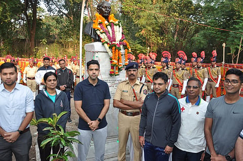 धुळे : राष्ट्रीय एकता दौडमध्ये सहभागी जिल्हा प्रशासन, जिल्हा परिषद प्रशासन, मनपा प्रशासनाचे पदाधिकारी. (छाया : यशवंत हरणे)