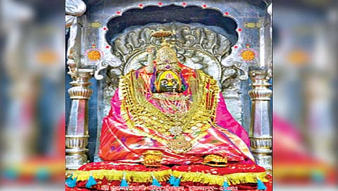 तुळजापूर : पाच लाख भाविक तुळजा भवानीच्या दारी