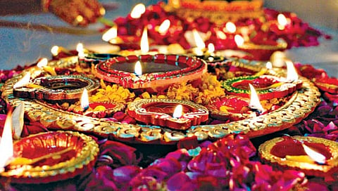 दीपावली : प्रकाशाची पेरणी करणारा उत्सव