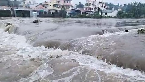 सातारा : खंडाळा तालुक्यात पावसाचा हाहाकार; लोणंदच्या खेमावती नदीला महापूर