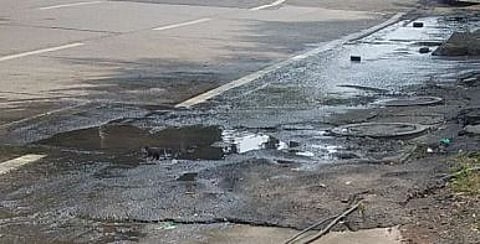 ड्रेनेजचे पाणी रस्त्यावर येऊन गंजपेठेत दुर्गंधी