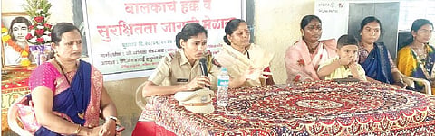 खराबवाडी येथील मेळाव्यात बोलताना पोलिस उपनिरीक्षक संगीता भंडरवाड.