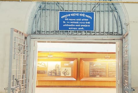 महात्मा गांधी यांचे ससून रुग्णालयातील हे स्मृतिस्थळ गांधी जयंतीनिमित्त खुले करण्यात आले होते.