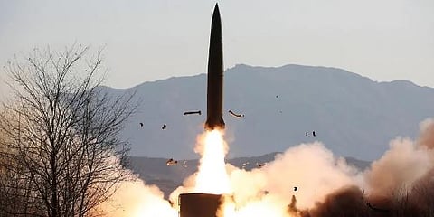 North Korea fires missile | उत्तर कोरियाने डागली १० क्षेपणास्त्रे, दक्षिण कोरियाकडून रेड अलर्ट जारी, नागरिकांना बंकरमध्ये जाण्याचे आदेश