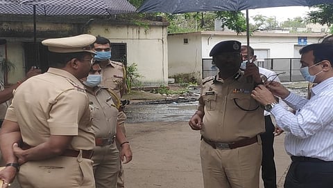नाशिक : अधिकारी लेट.. म्हणे रोड सेफ्टी डिपार्टमेंट