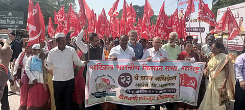 अकोले: शिंदे-फडणवीस सरकार म्हणजे फक्त घोषणा आणि दिखावा; किसान सभेचा एल्गार