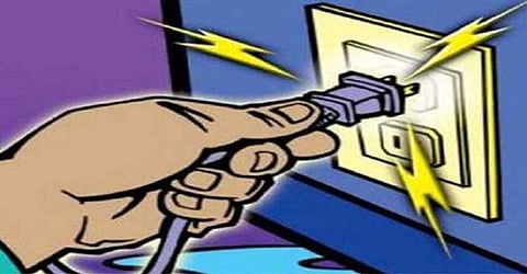विजेचा शॉक लागून जखमी झालेल्या महिलेस अखेर मिळाली आर्थिक भरपाई