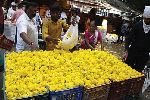 पिंपरी : अक्षय तृतीयेनिमित्त फुलांना मोठी मागणी