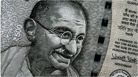 नोटेवर गांधीजींचा फोटो नको; ‘या’ नेत्याचा फोटो हवा – हिंदू महासभेची मागणी Hindu body seeks Netajis face on currency notes