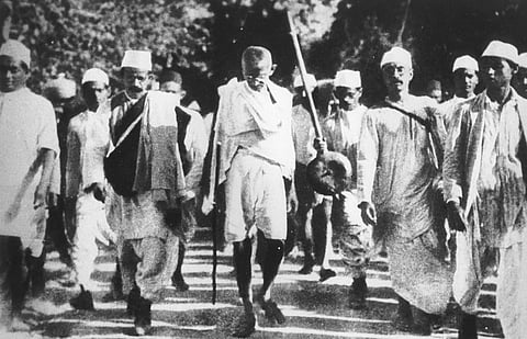 Mahatma Gandhi and satyagraha : स्वातंत्र्य चळवळीचे प्रमुख शस्त्र बनलेल्या ‘सत्याग्रह’ शब्द महात्मा गांधी यांना कसा सूचला?