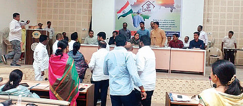 नगर : महासभेत आरोपांचे फटाके ! रस्ते, कचरा, आरोग्याच्या प्रश्नवर नगरसेवक आक्रमक