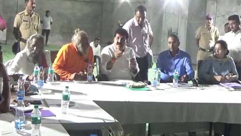 वाशिम: पोहरादेवी येथील संजय राठोड यांच्या बैठकीकडे सुनील महाराजांची पाठ