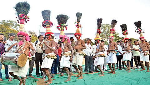 नाशिक : पारंपरिक नृत्याने आदिवासी सांस्कृतिक महोत्सवात रंगत