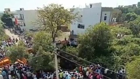 बुलढाणा: ड्रायव्हिंग शिकताना कार विहिरीत पडून मायलेकीचा मृत्यू; पती बचावला