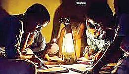 कुकाणा : वीज कोमात अन् कर्मचारी जोमात; सलग आठ दिवसांपासून रात्रीची वीज गायब