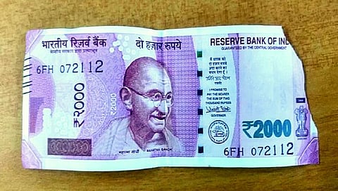 ATM : एटीएममधून मिळालेल्या फाटक्या नोटा कशा बदलणार? जाणून घ्या सविस्तर