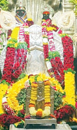 आळंदी : नामा म्हणे आता लोपला दिनकर; बाप ज्ञानेश्वर समाधिस्थ ; 726 व्या संजीवन समाधी सोहळ्याला वैष्णवांचा सागर