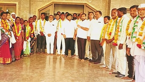 परभणी : अपक्ष पॅनल म्हणून लढलेल्या पॅनलच्या सरपंचासह ग्रा.पं. सदस्यांनी केला काँग्रेसमध्ये प्रवेश