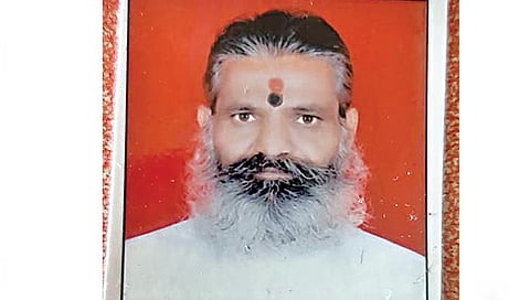 श्री गजानन महाराज भक्त मंडळ अध्यक्ष प्रल्हाद महाराज भांड.