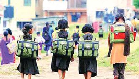 Education policy : राज्यातील २४ लाख विद्यार्थी शाळाबाह्य, तर ६० हजार शिक्षक अतिरिक्त ठरणार?