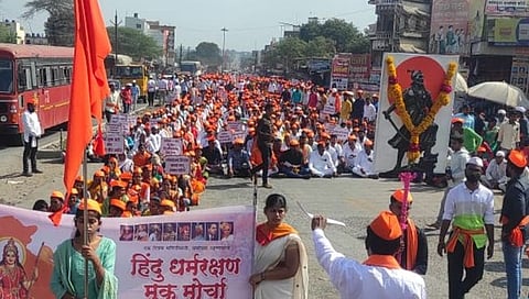बीड : लव्ह जिहाद विरोधी कायद्यासाठी हिंदू समाजाचा मुकमोर्चा