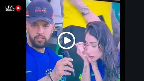 Husband-Wife Video : थेट स्टेडिअममध्येच बायकोला मेकअपसाठी मदत; नेटकरी म्हणाले,” हा तर ‘हजबंड ऑफ द इयर”