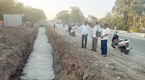 माळेगाव : स्ट्रॉम वॉटर गटराची उंची वाढवा