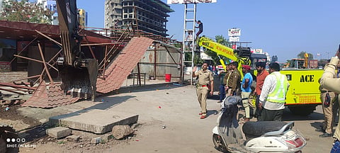 पुणे: खेड शिवापूर टोलनाका ते शिंदेवाडी दरम्यानच्या सेवा रस्त्यावरील अतिक्रमण काढले