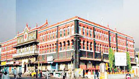 कोल्हापूर : मलईदार टेबलसाठी फिल्डिंग!