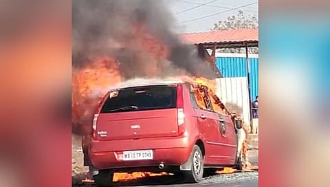 बर्निंग कार,www.pudhari,news