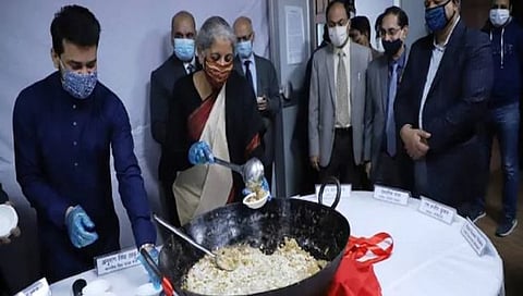 Budget & Halwa : अर्थसंकल्प सादर करण्यापूर्वी का केला जातो ‘गाजर हलवा’? जाणून घ्या…