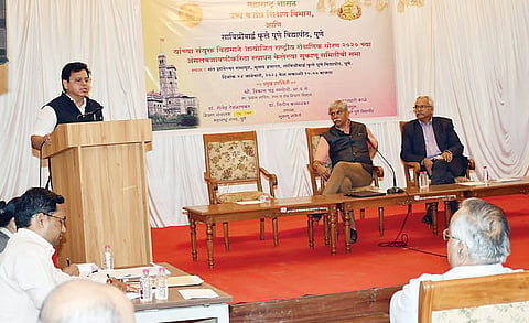 शैक्षणिक धोरणाच्या अंमलबजावणीसाठी सर्व विद्यापीठांनी कामाला लागावे : डॉ. शैलेंद्र देवळाणकर