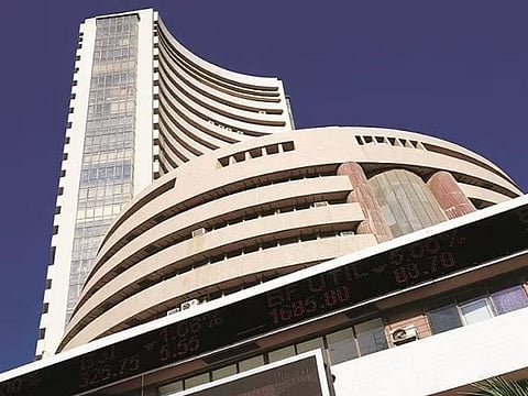 Stock Market Closing | शेअर बाजारात जोरदार रिकव्हरी, सेन्सेक्स ३४८ अंकांनी वाढून ६०,६४९ वर बंद, ‘या’ स्टॉक्समध्ये खरेदी