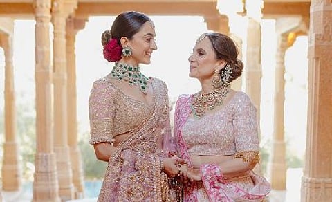 Kiara Advani : कियाराने पहिल्यांदाच दाखविला आईचा फोटो