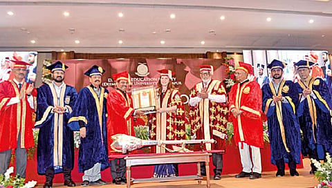 कोल्हापूर : वैद्यकीय विद्यार्थ्यांनी संशोधनाकडे वळावे : डॉ. साळुंखे
