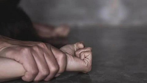 घृणास्पद ! एका मुलीवर दोघांचा चार वर्षे अत्याचार