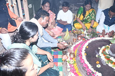 गडचिरोली : मार्कंडादेव येथे महाशिवरात्री यात्रेला लोटली अलोट गर्दी
