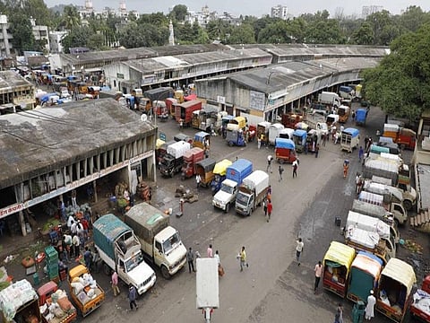 Pune News : पुणे बाजार समितीची होणार तपासणी; पणनमंत्री अब्दुल सत्तार यांच्या निर्णयाने खळबळ