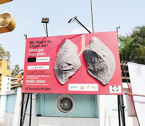 पिंपरी : शहरातील प्रदूषण दर्शविणारा फुफ्फसांचा फलक गायब