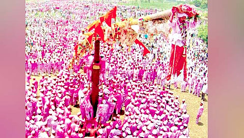 ‘काशिनाथाच्या नावानं चांगभलं’..लाखोंच्या उपस्थितीत बावधनचे बगाड
