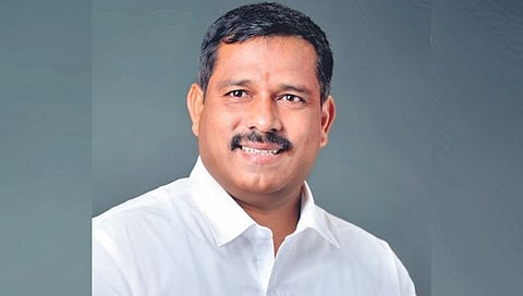 बेळगाव : मराठीतून उमेदवारी अर्ज, माहिती द्या : नगरसेवक शिवाजी मंडोळकर यांची जिल्हाधिकार्यांकडे मागणी