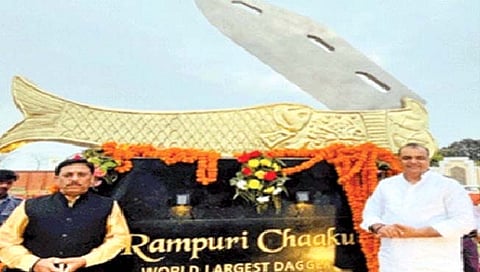 रामपूरी चाकूची तब्बल 20 फूट भव्य प्रतिकृती साकारली !