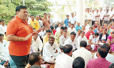 पाथर्डी : मी आमदार झालो, तर पेन्शन घेणार नाही : अॅड. प्रताप ढाकणे