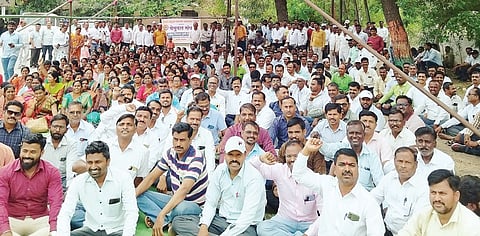 कर्जत तालुका सोडला वार्यावर; संपामुळे महसूल विभागाचे अवघे चार कर्मचारी हजर