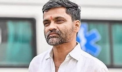 शरद पवार व उपमुख्यमंत्री अजित पवार यांनी पुन्हा एकत्र यावे : आमदार नीलेश लंके